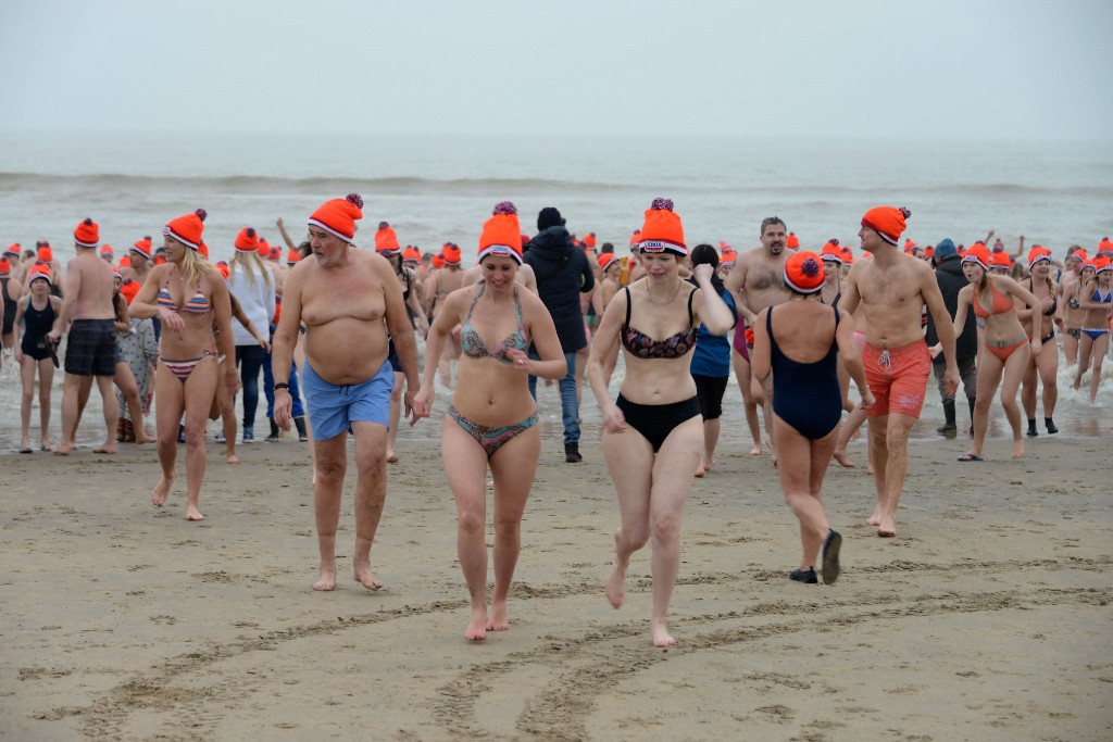 ../Images/Nieuwjaarsduik Noordwijk 2020 073.jpg